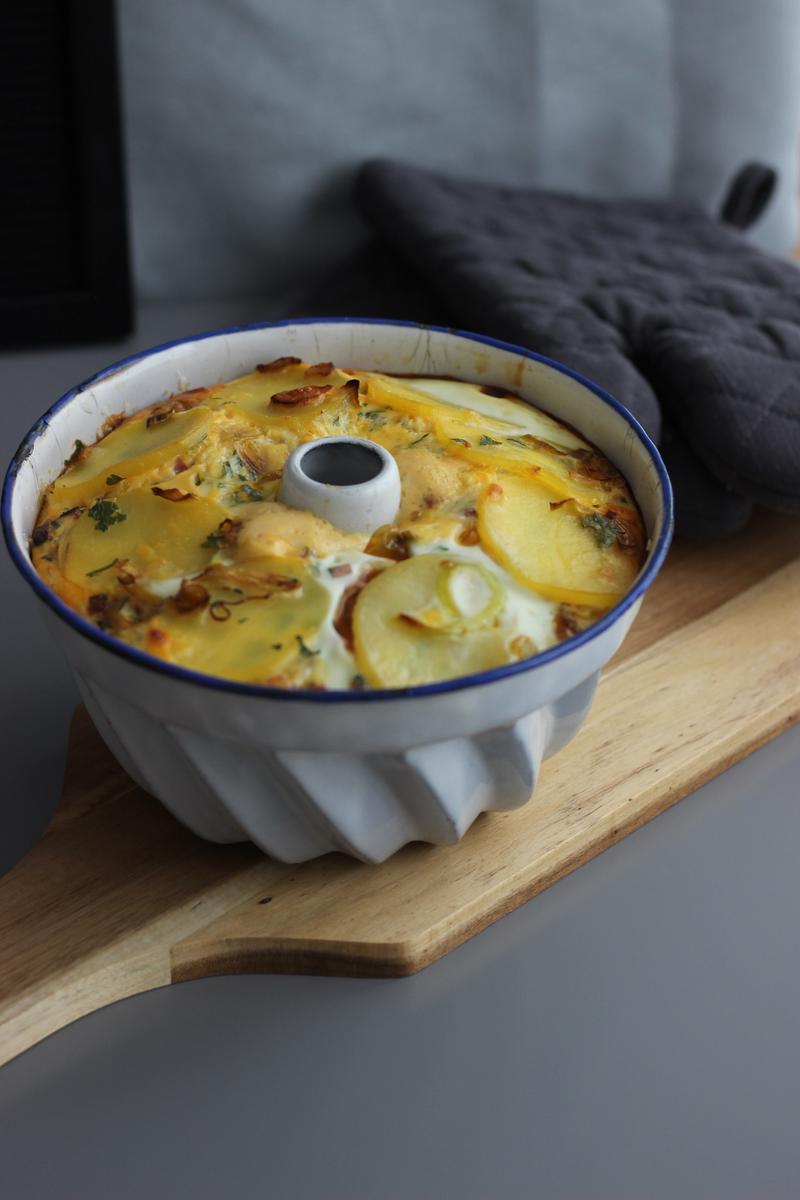 Rezeptbild: Herzhafter Lauch-Speck-Gugelhupf