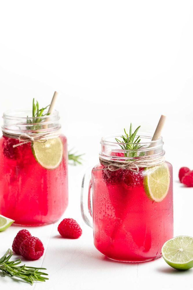 Rezeptbild: Himbeer-Limonade mit Rosmarin und Limette
