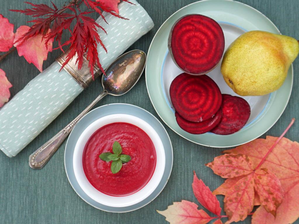 Rezeptbild: Rote Rüben Suppe mit Birne