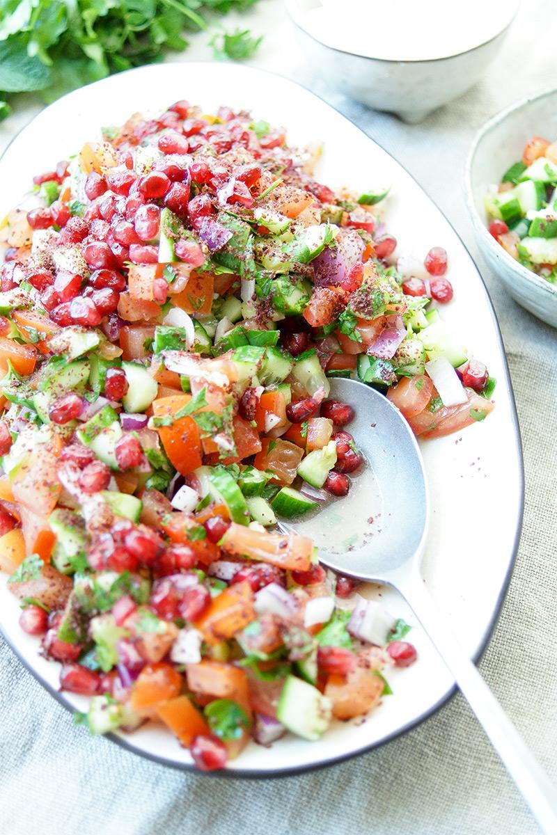 Rezeptbild: Persischer Gurken-Tomatensalat mit Granatapfel