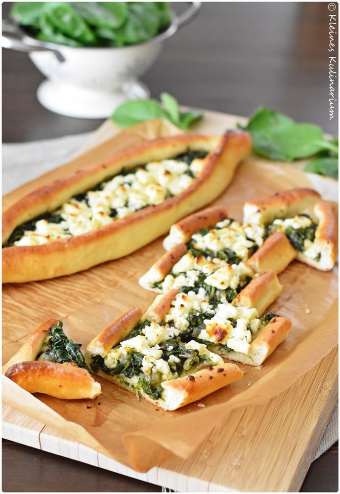 Rezeptbild: Pide mit Spinat und Feta