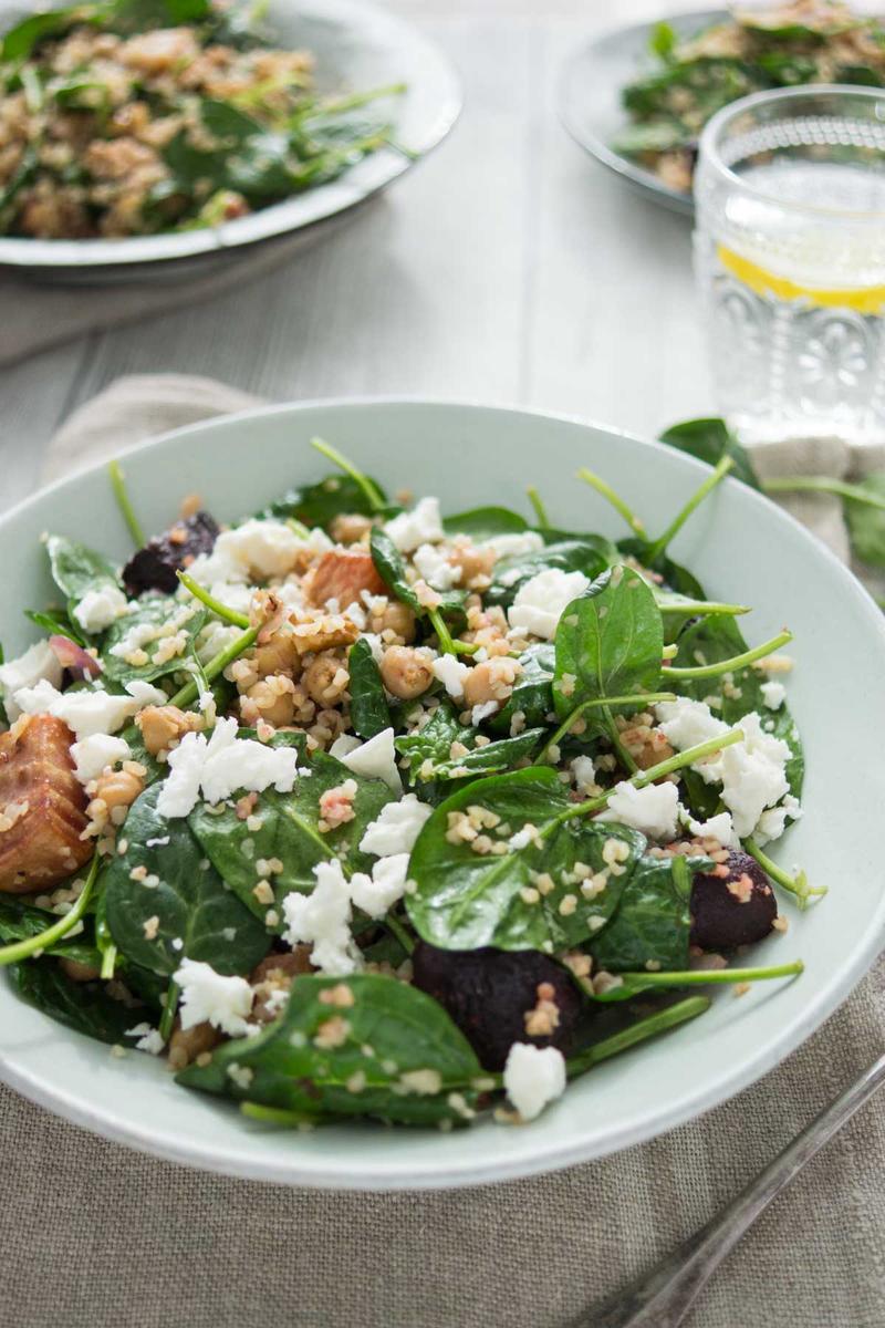 Rezeptbild: Spinatsalat mit gerösteter Rote Bete und Kichererbsen