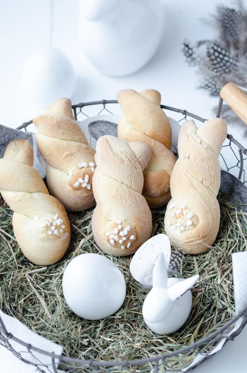 Rezeptbild: Fluffigster Oster-Germzopf & Osterhäschen