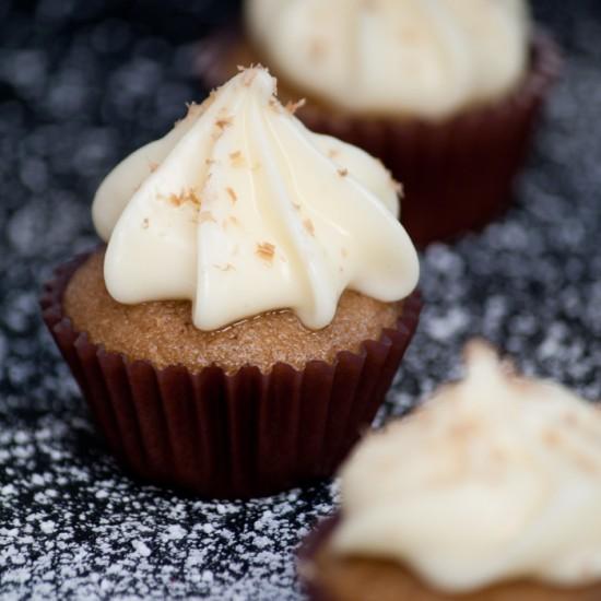 Rezeptbild: Chai White Chocolate Mini Cupcakes