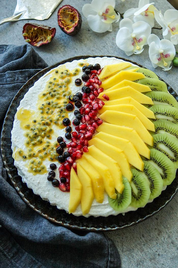 Rezeptbild: Kühlschranktorte mit Joghurt, Quark und frischem Obst