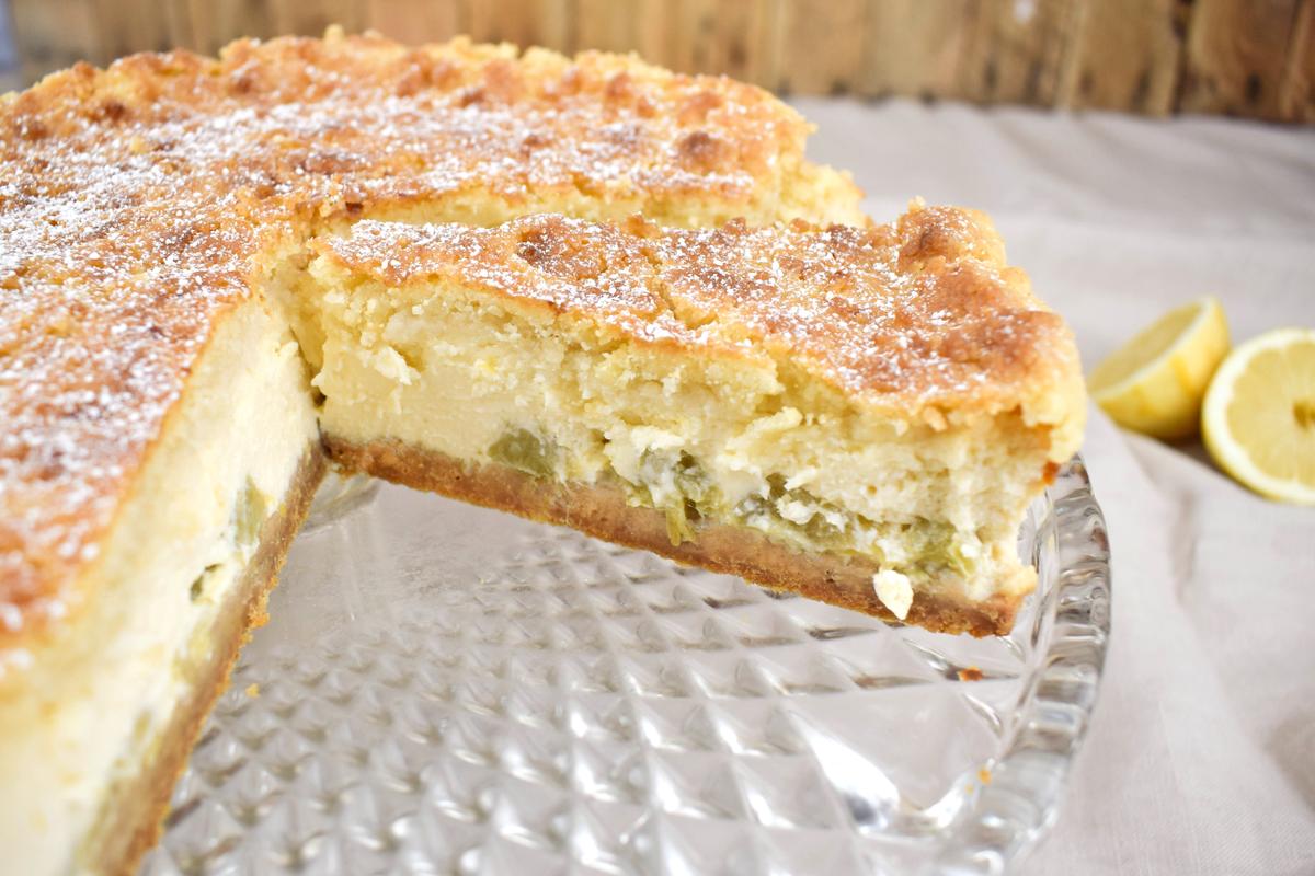 Rezeptbild: Rhabarber Zitronen Käsekuchen mit Knusperschicht