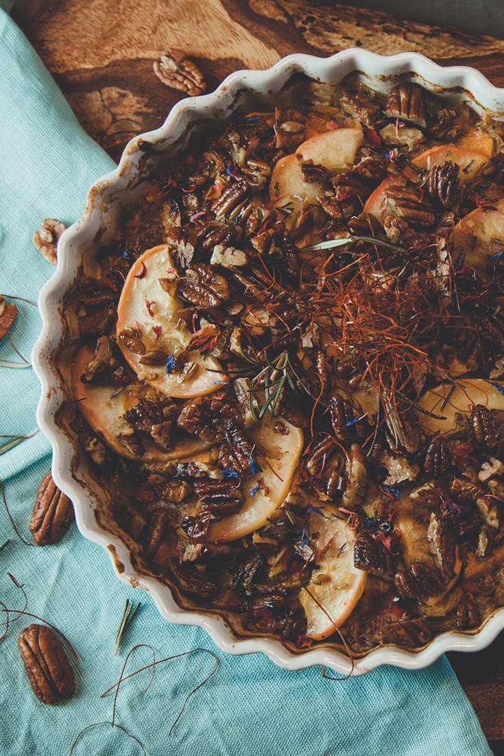 Rezeptbild: Veganer Süßkartoffel-Auflauf mit Rosenkohl, Apfel und Walnüssen