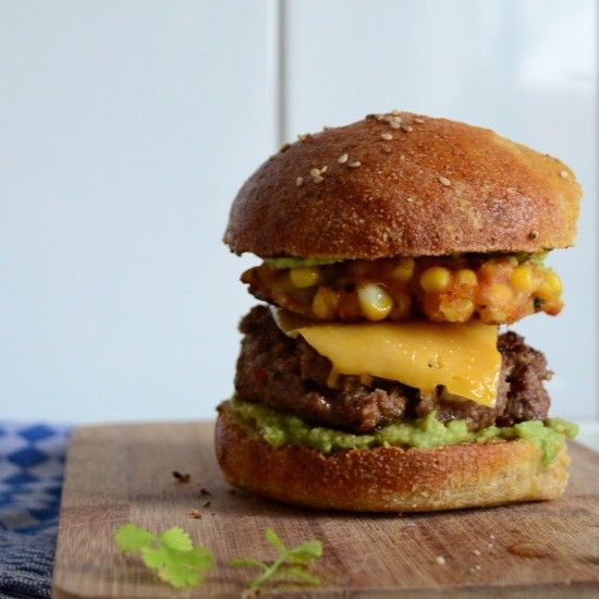 Rezeptbild: Avocado Beef Burger & Corn Fritters