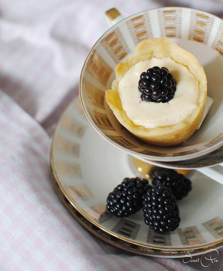 Rezeptbild: Cheesecaketörtchen mit Brombeeren