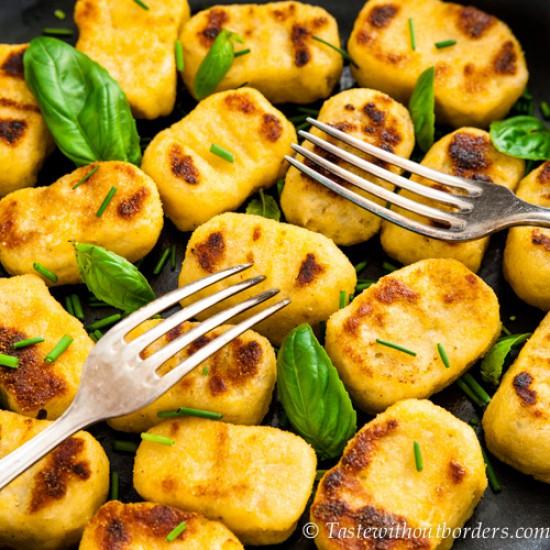 Rezeptbild: Gefüllte Gnocchi in einer Kokosnuss-Erdnuss-Soße