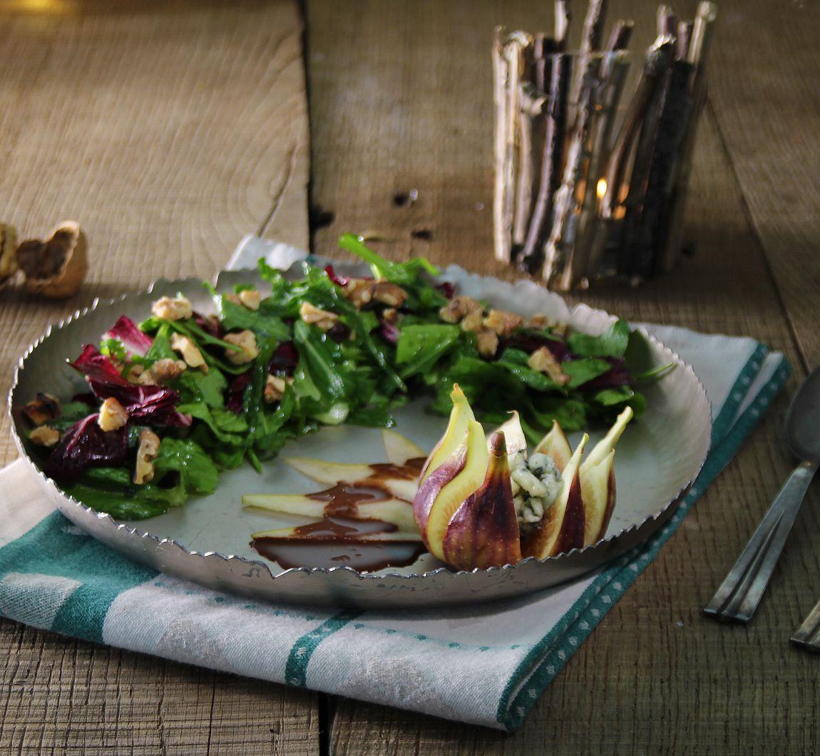 Rezeptbild: Wintersalat mit Schokoladendressing, Birne, Feige und Nüssen