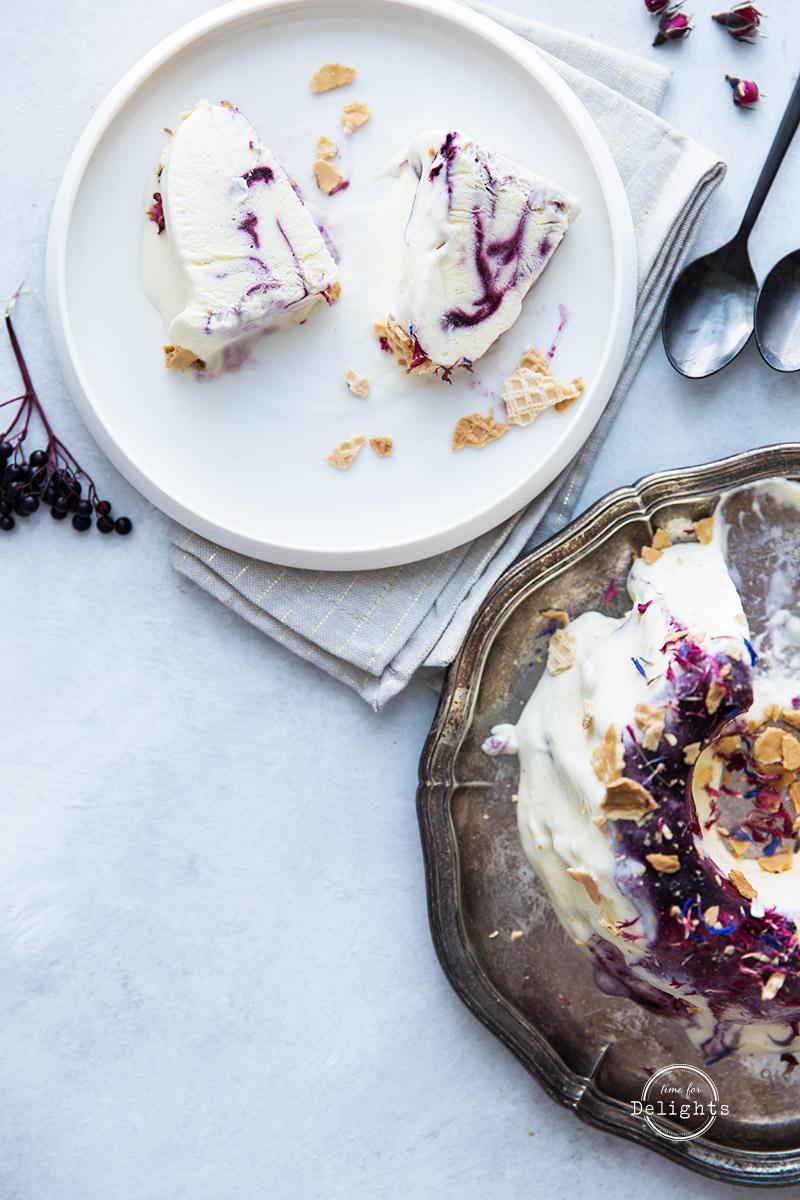 Rezeptbild: Holunder-Eis-Parfait