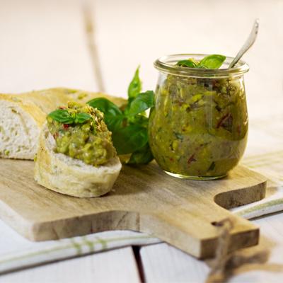Rezeptbild: Avocado-Chili-Mais Aufstrich, mit ungarischem Pusztakranz