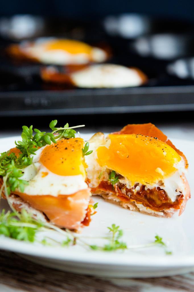 Rezeptbild: EIER MUFFINS MIT SCHINKEN UND GETROCKNETEN TOMATEN
