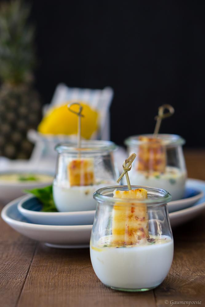 Rezeptbild: Gegrillte Ananas mit Zitronen-Minz-Pesto und Joghurt