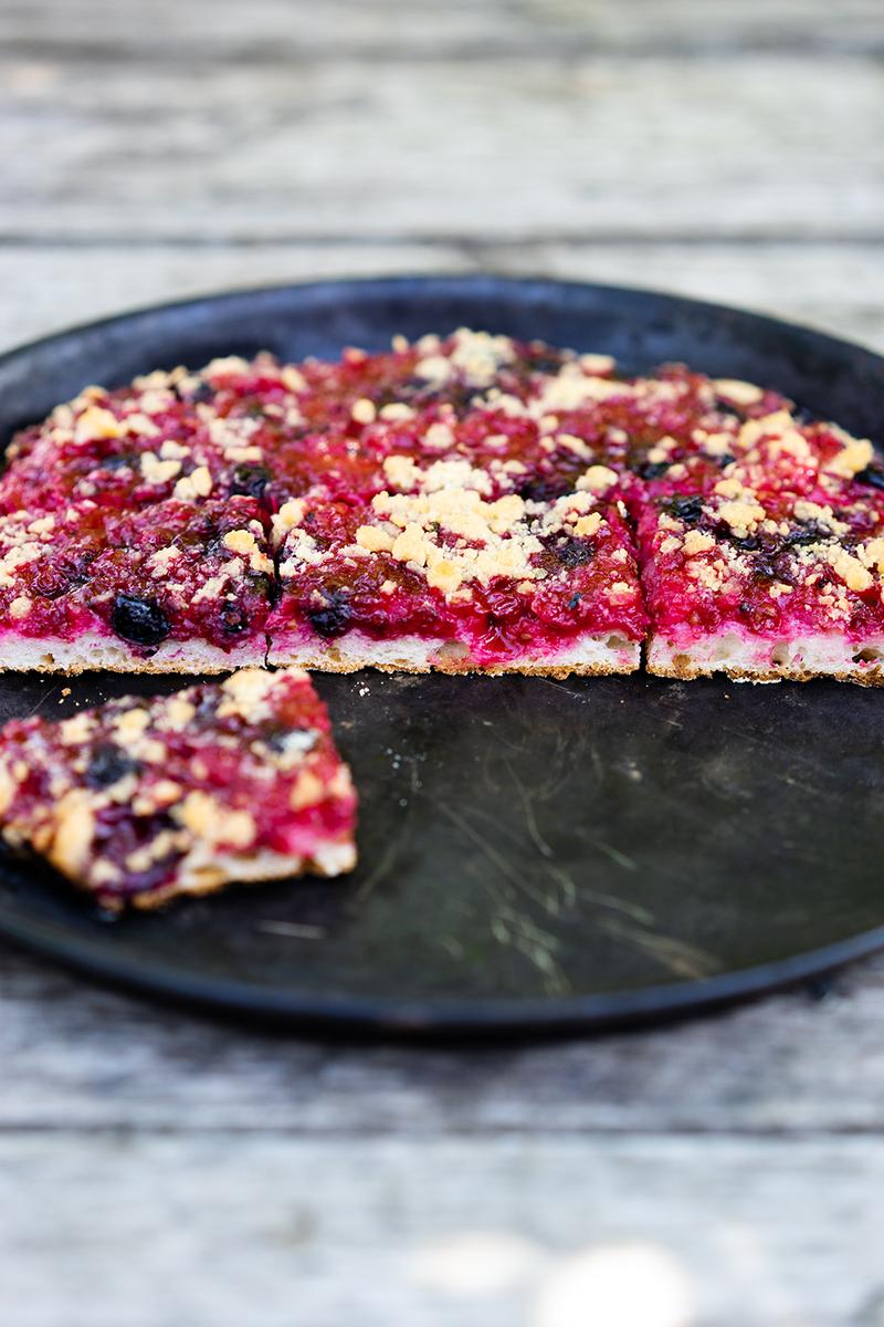 Rezeptbild: Johannisbeer-Streuselkuchen mit Sauerteig 