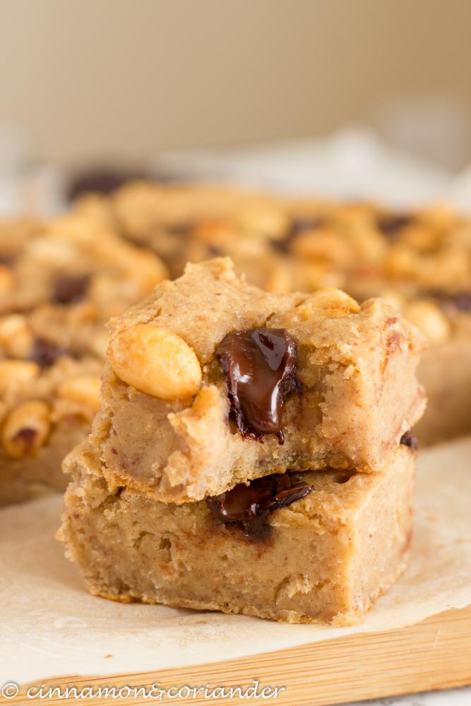 Rezeptbild: Bohnen Blondies mit Erdnussbutter & Schokolade
