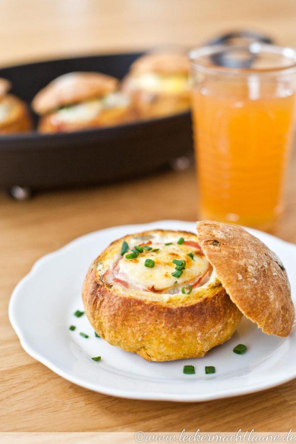 Rezeptbild: Gebackene Eier im Brötchen {frühstück}