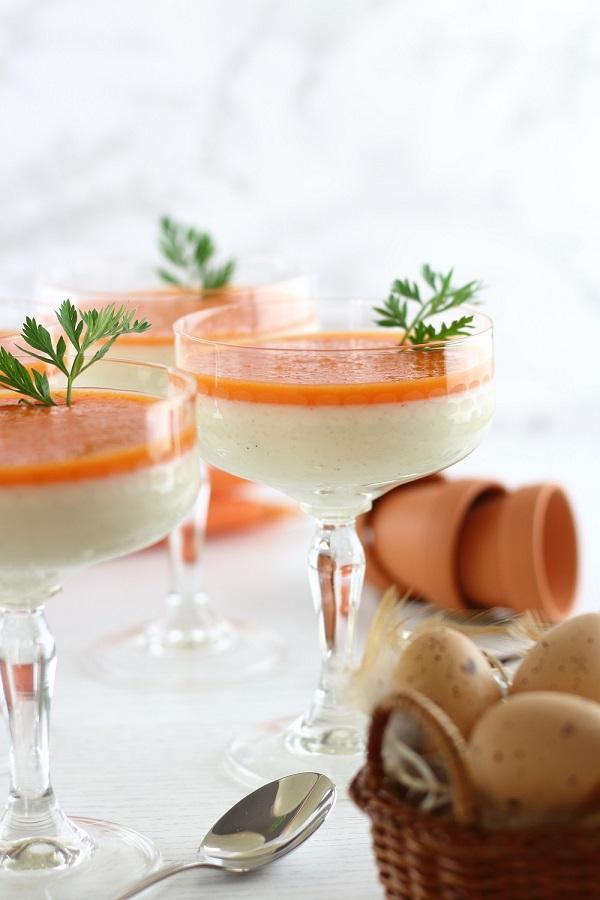 Rezeptbild: Süßer Osterbrunch: Buttermilch-Honig Panna Cotta mit Karotten-Topping