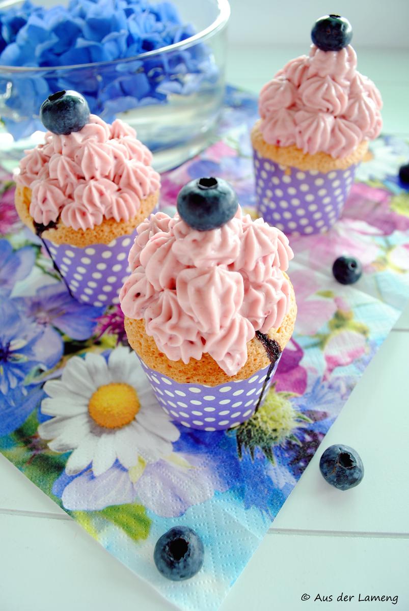 Rezeptbild: Blaubeer-Cupcakes mit Frischkäse-Frosting