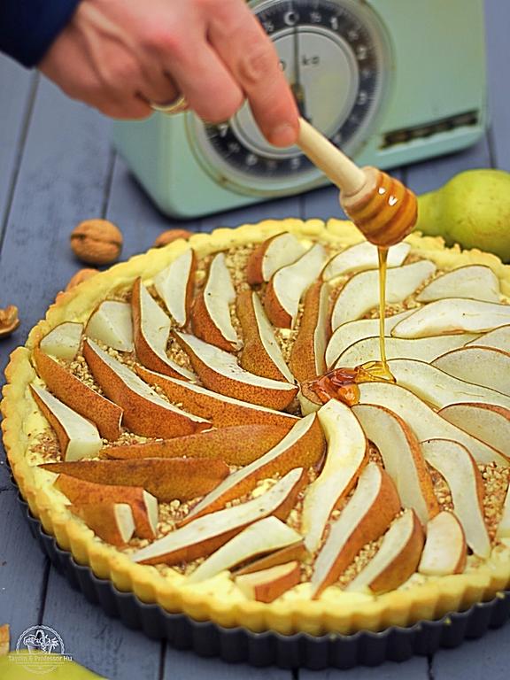 Rezeptbild: Birnen-Walnuss-Tarte mit Heidehonig