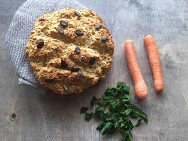 Rezeptbild: Dinkelbrot mit Bärlauch und Karotten