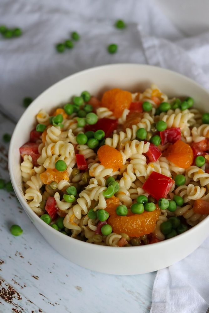 Rezeptbild: Schneller Nudelsalat mit Mandarinen und Erbsen