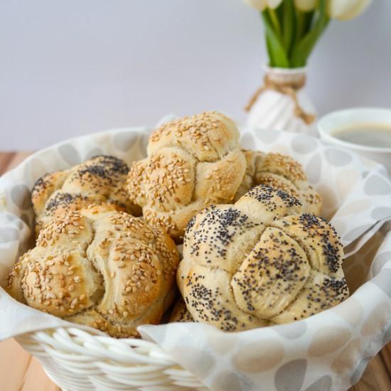 Rezeptbild: Geflochtene Frühstücksbrötchen