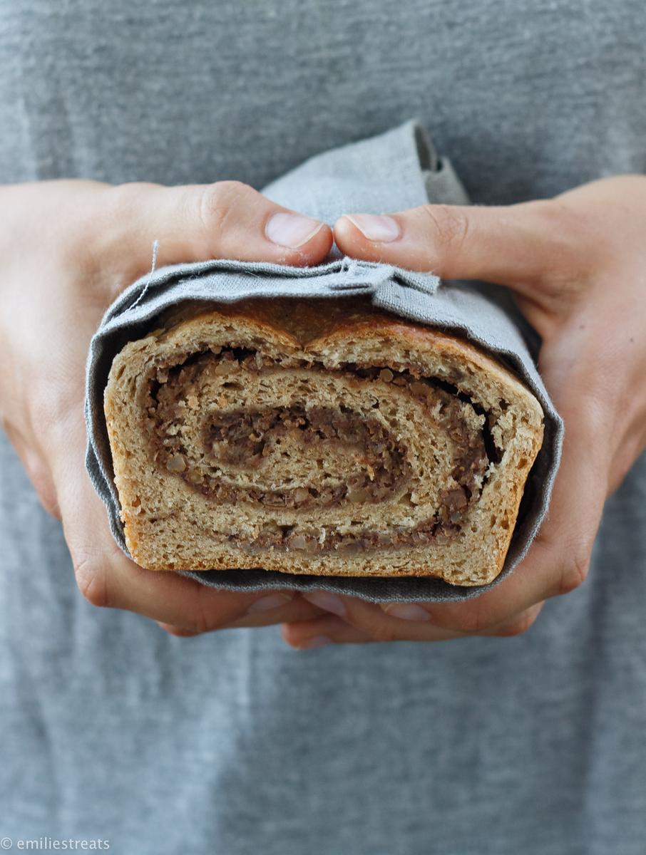 Rezeptbild: {Swirl-Brot} Bananenbrot aus Hefeteig mit saftiger Nuss-Zimt-Füllung