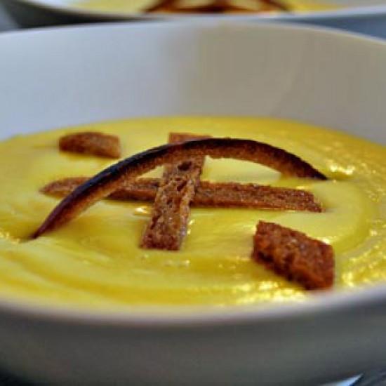 Rezeptbild: Pastinakensuppe mit Safran