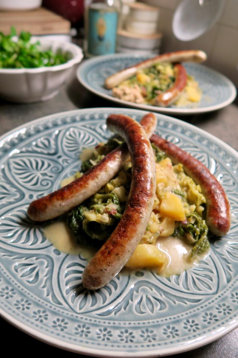 Rezeptbild: Bratwürstel mit Kohlgemüse