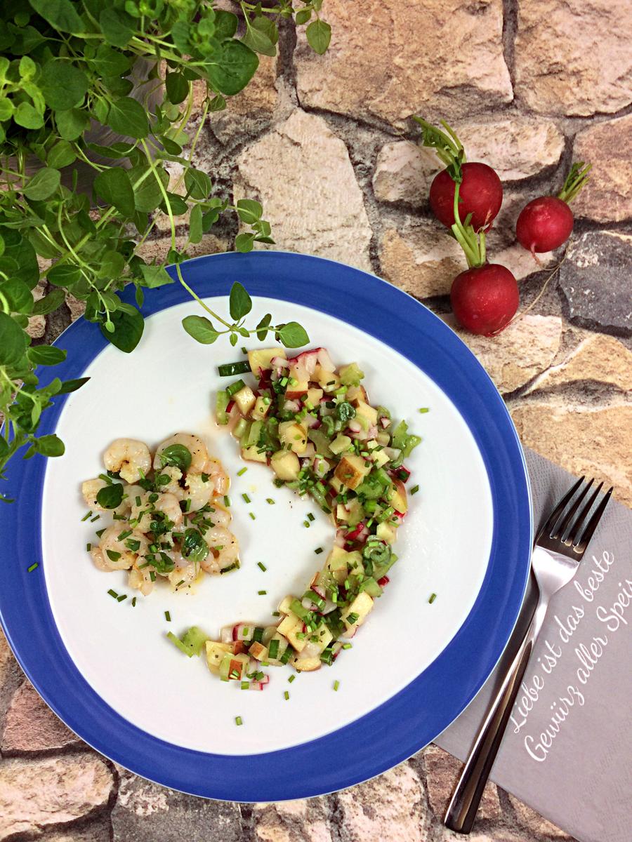 Rezeptbild: Radieschensalat mit marinierten Garnelen