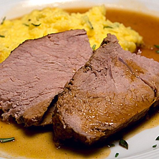 Rezeptbild: Geschmorte Kalbshüfte mit Rosmarinpolenta