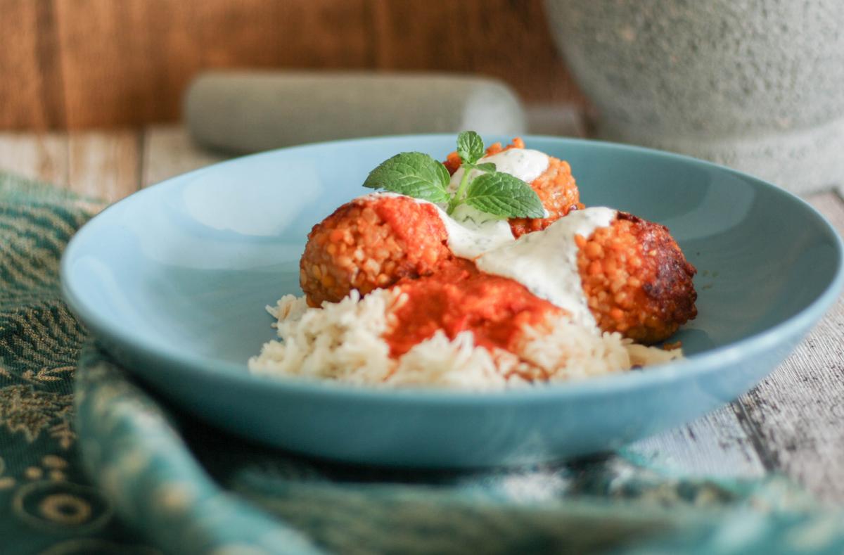 Rezeptbild: Würzige indische Linsenbällchen mit Tomatensauce (vegan)