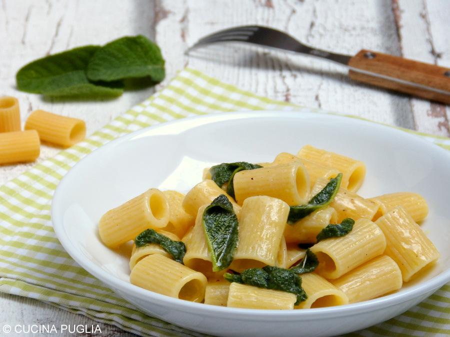 Rezeptbild: Mezzi Rigatoni con burro e salvia