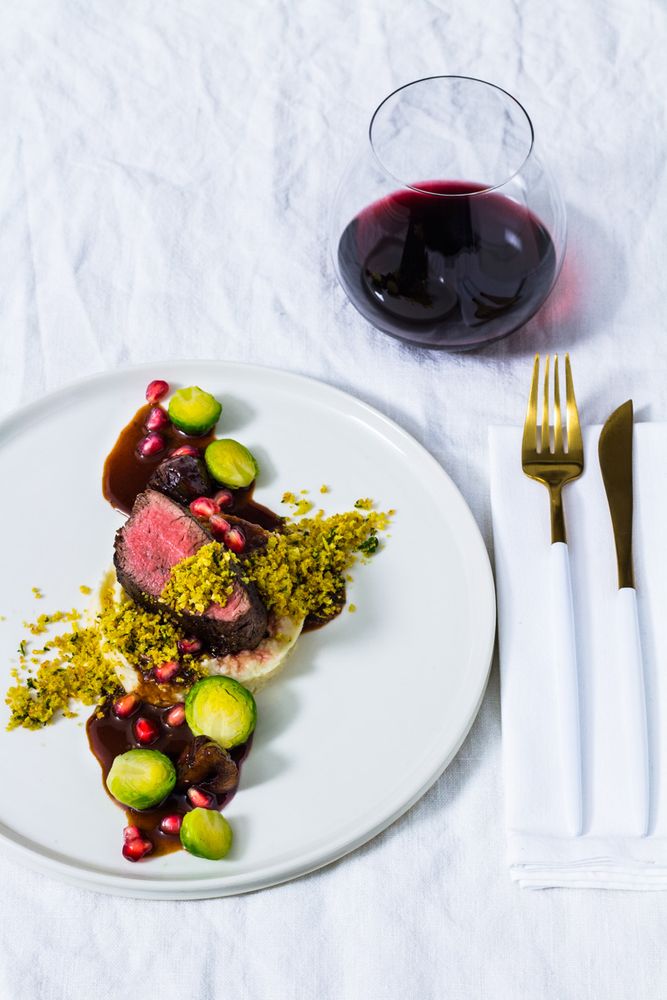 Rezeptbild: Hirschfilet Sous Vide| Petersilienwurzelpüree | Rosenkohl | glasierte Maronen | Granatapfelsauce
