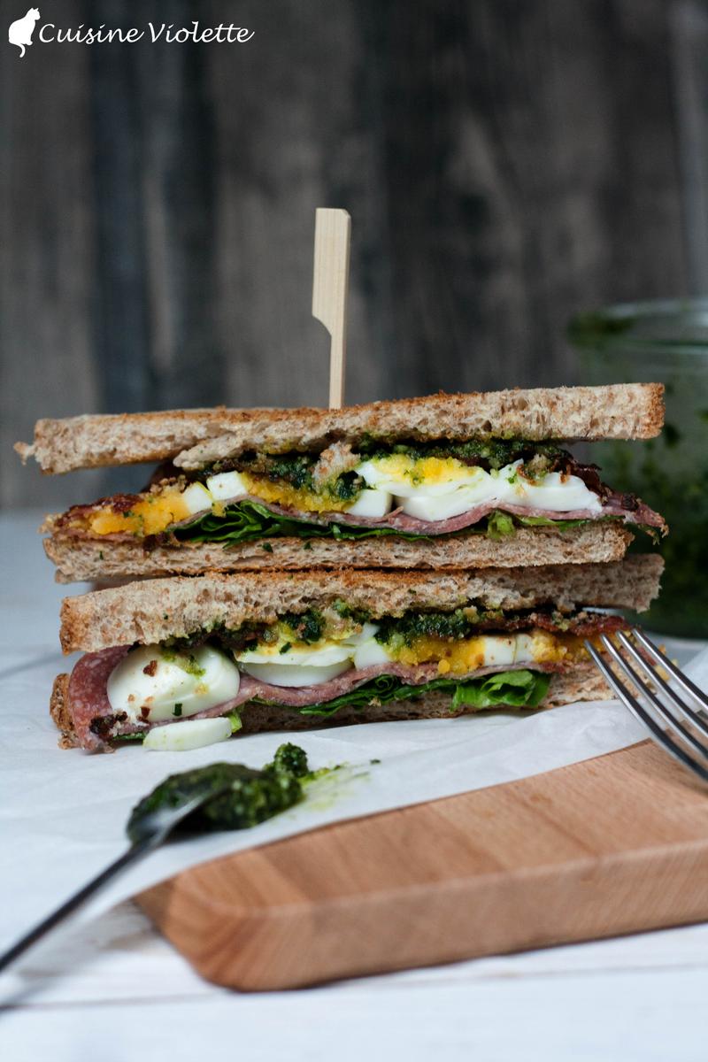 Rezeptbild: Bacon&Egg-Sandwich mit Petersilienpesto