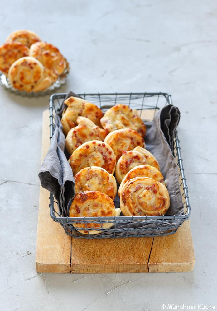 Rezeptbild: Flammkuchen-Blätterteig-Schnecken