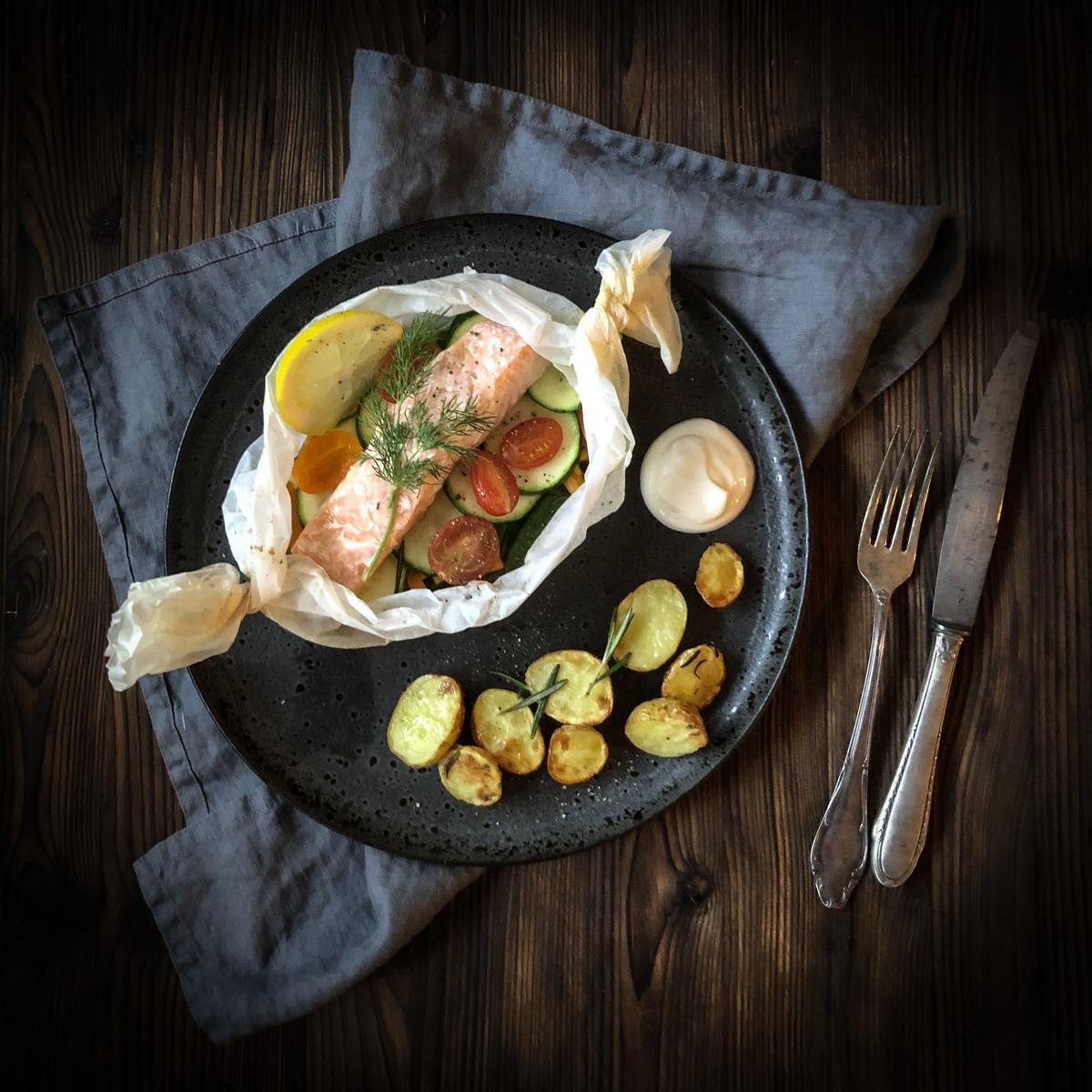 Rezeptbild: FISCHPÄCKLI MIT GEMÜSE UND OFENKARTOFFELN