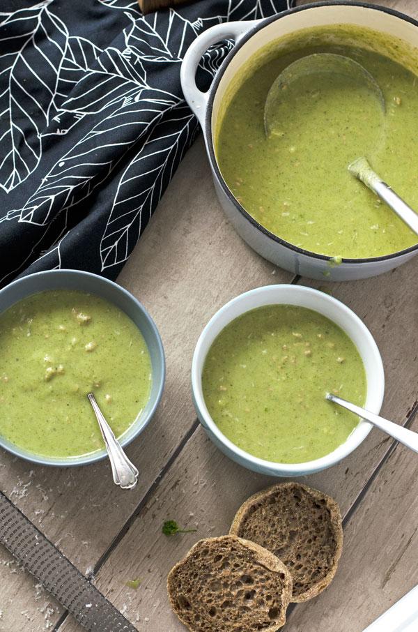 Rezeptbild: Brokkoli-Käsesuppe mit Hackfleisch
