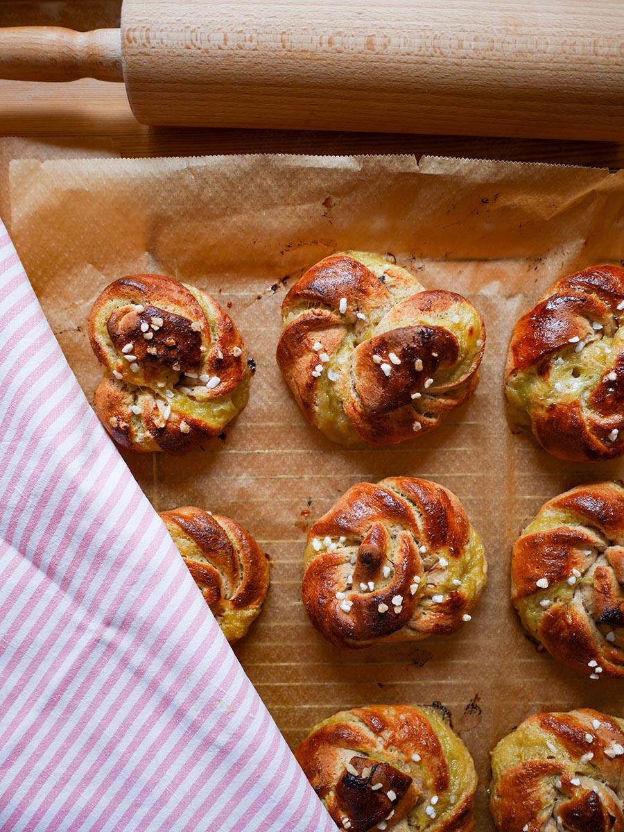 Rezeptbild: Rhabarber-Marzipan-Schnecken