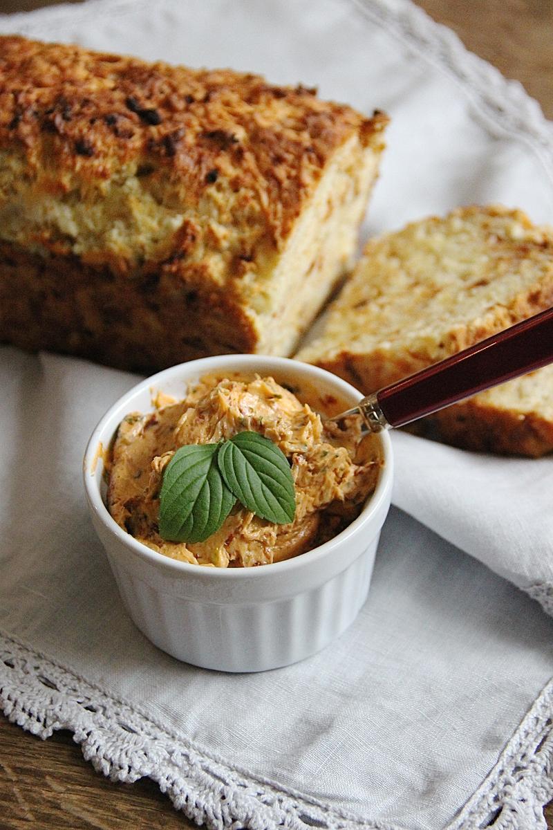Rezeptbild: Tomaten-Basilikum-Butter