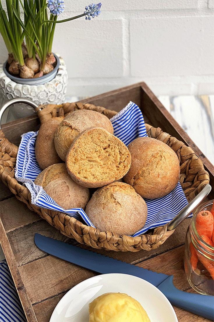 Rezeptbild: Karotten-Joghurt-Brötchen