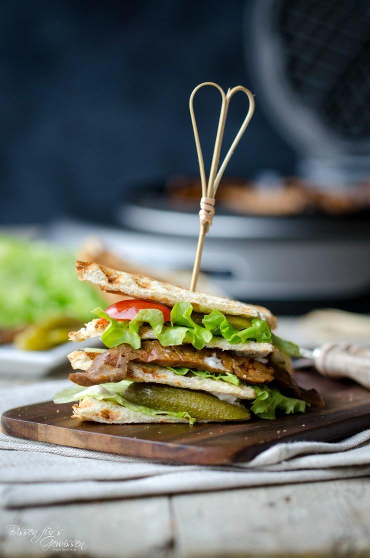 Rezeptbild: Veganes Clubsandwich aus dem Waffeleisen