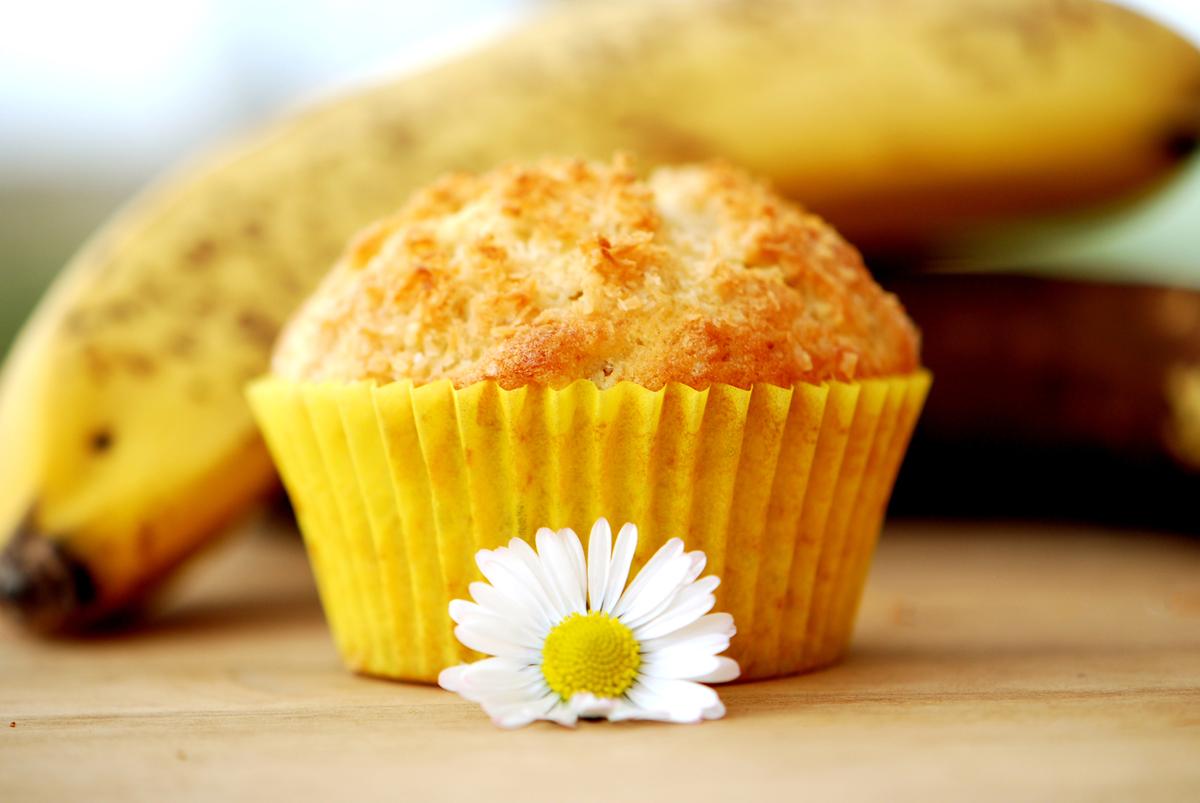 Rezeptbild: Bananen-Kokos Muffins gefüllt mit Ananas-Marmelade