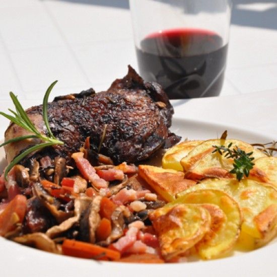 Rezeptbild: Geschmortes Huhn in Rotweinsauce