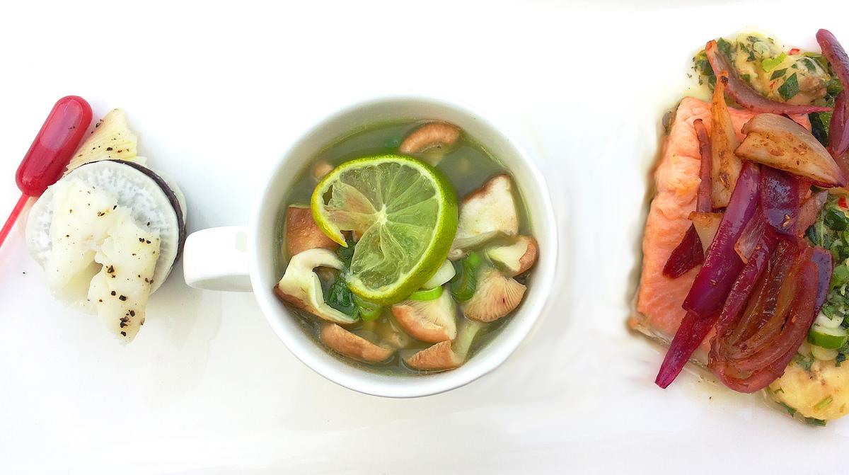 Rezeptbild: Hausgeräuchertes Heilbuttfilet im Rettichblatt mit Himbeervinaigrette