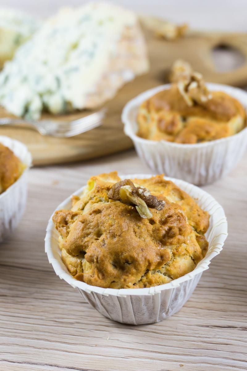 Rezeptbild: Blauschimmelkäse-Muffins mit Walnüssen und Äpfeln