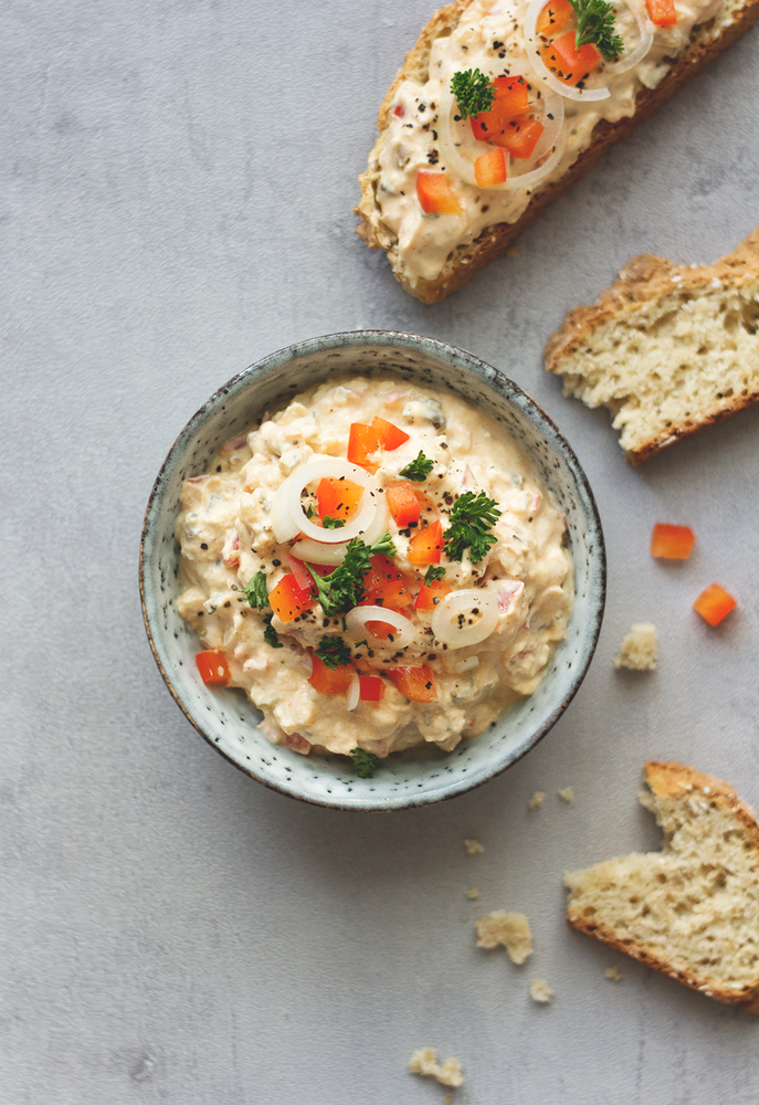 Rezeptbild: Liptauer – würziger Paprika-Aufstrich mit Quark und Butter