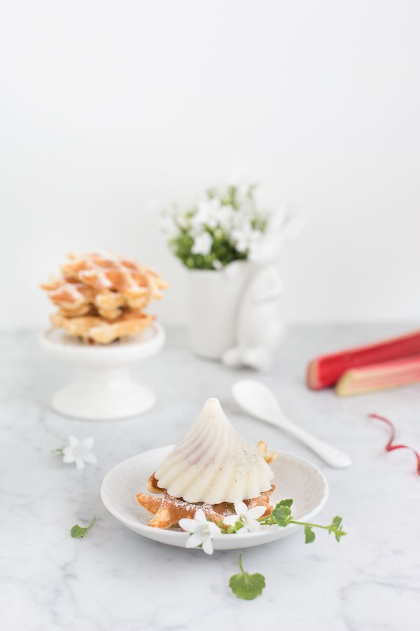 Rezeptbild: Rhabarber-Vanille-Eis
